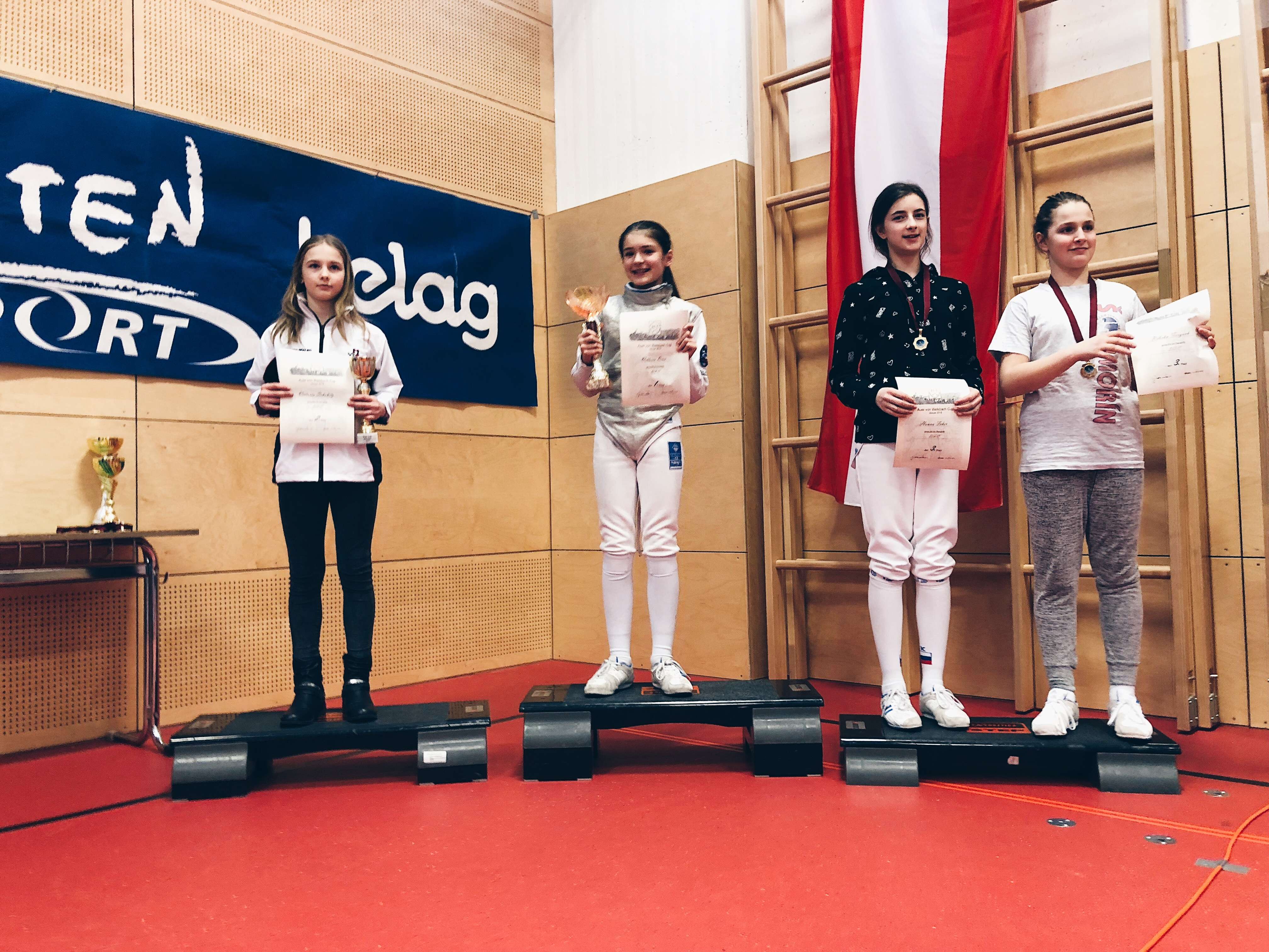 Vittoria Riva della Vittoria Scherma Pordenone sul podio della Welsbach Cup 2018, competizione internazionale tenuta in Austria.